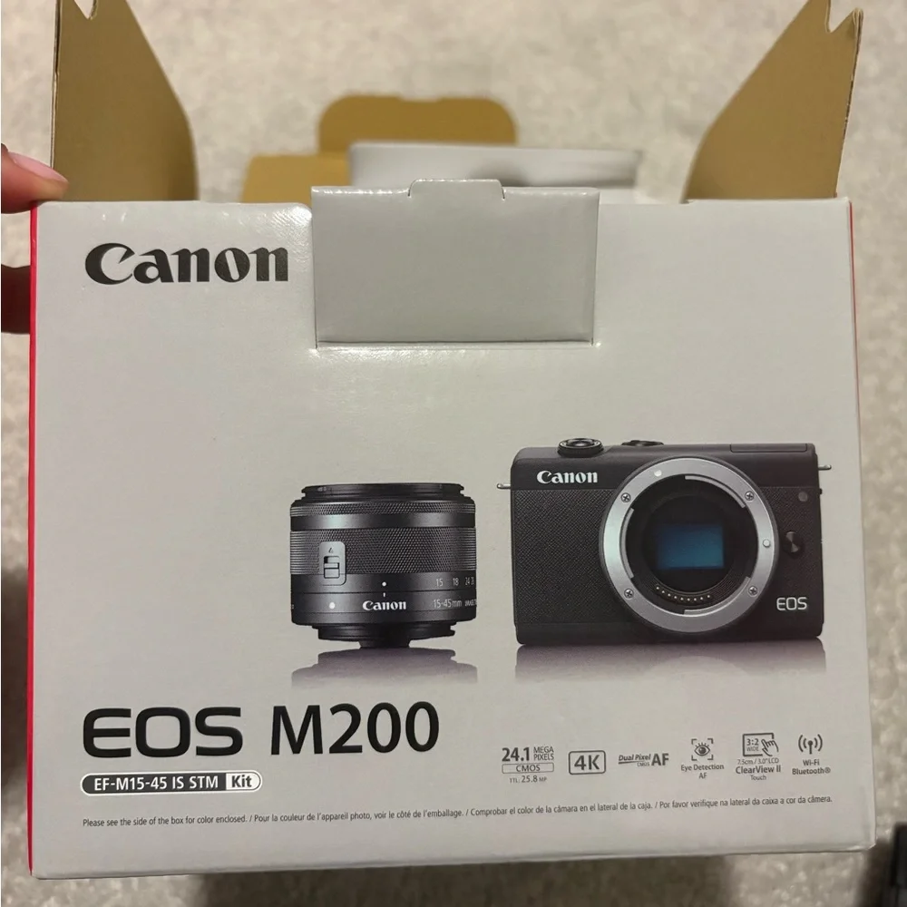 Canon EOS M200 Compact Mirrorless Camera in Black - Picture 4 of 9